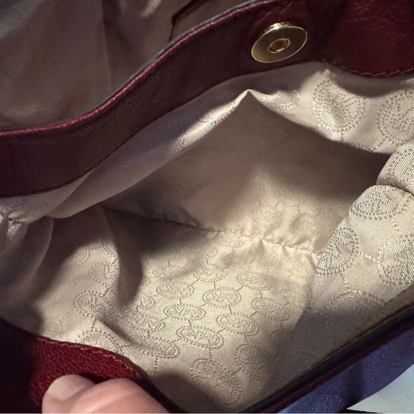 EUC Michael Kors Vanessa medium leather shoulder tote bag in a burgundy - Picture 16 of 17